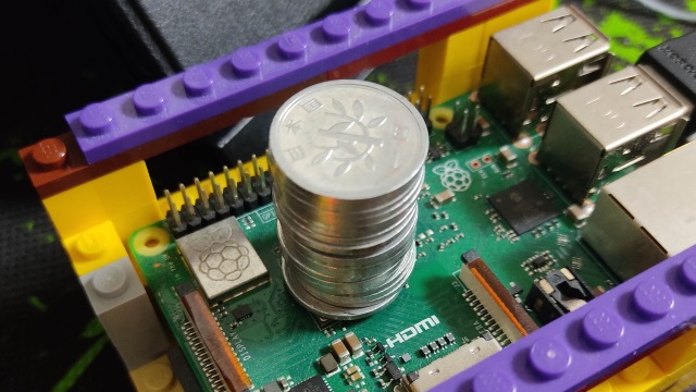 Raspberry 3 Model B+で1円玉でヒートシンクを代用する