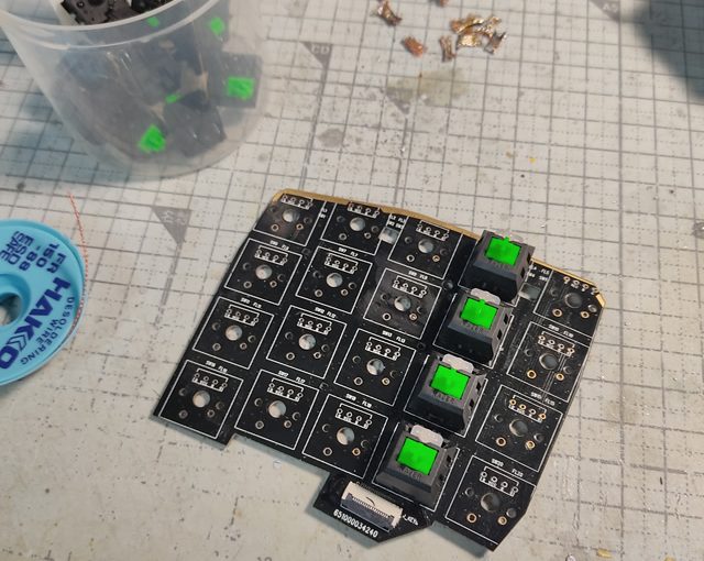 Razer Orbweaverのキースイッチをホットスワップ化してみた（その１）